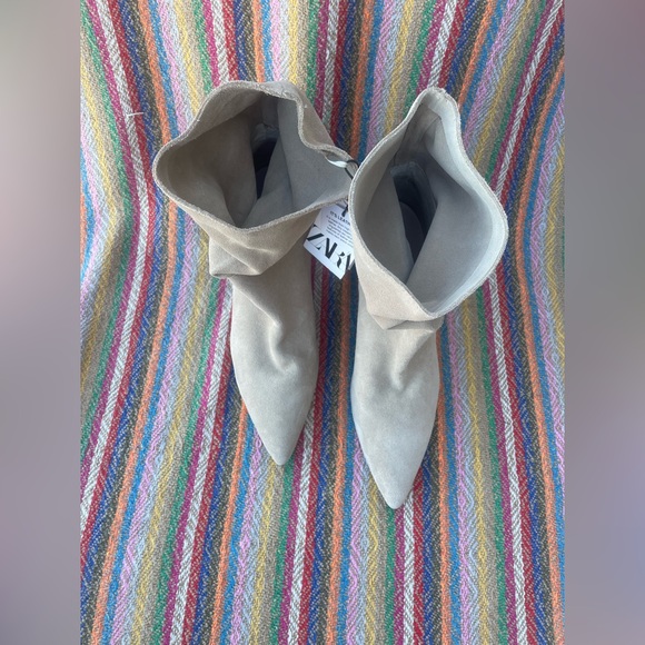 NWT Zara Slouchy Ankle Booties Sz 9 - Picture 2 of 16